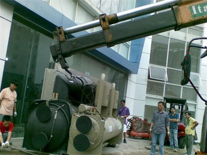 永福县随车吊和汽车吊的核心区别是什么？哪种更省钱？