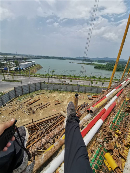 永福县作业中发生设备损坏或人员意外，责任怎么划分？