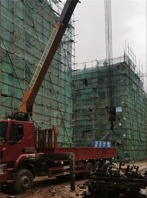 永福县“慢工细活”—— 吊车的 “微动控制” 技术